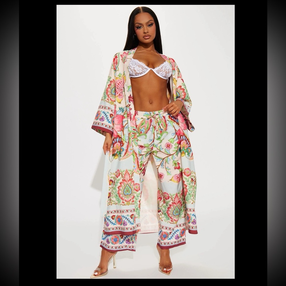🆕🌸Fashion Nova Kimono Set🌸